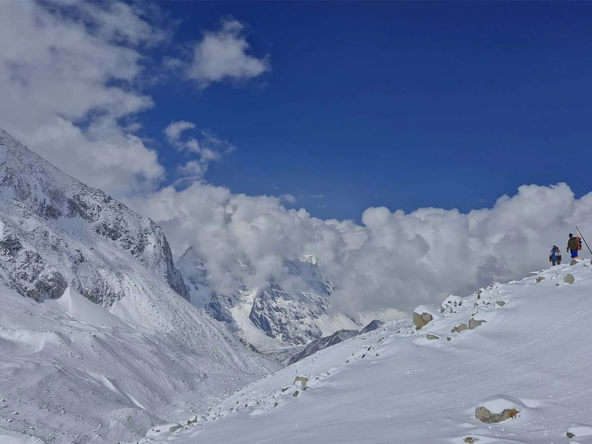 Manaslu circuit trek trail